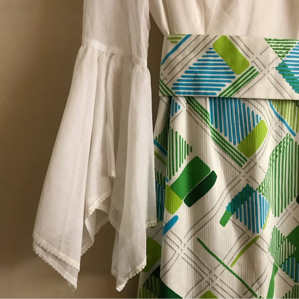 Vintage Romantic Hostess Maxi Dress - Picture 4 of 10